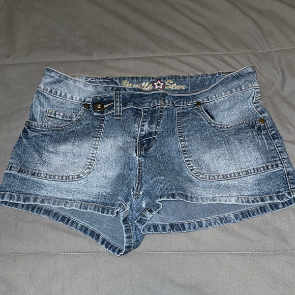Shorts - Picture 1 of 3
